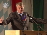 Bundeslandwirtschaftsminister und CSU-Vize Horst Seehofer spricht im Festzelt in Töging