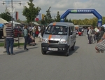24 Elektrofahrzeuge von Paris nach Prag: Die Wave-Tour macht Station in Kirchdorf