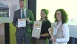 Umweltminister Dr. Marcel Huber überreicht Aualitätssiegel "UN-Dekade - Biologische Vielfalt" an Stiftung Wildland 