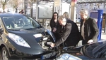 Frauenpower für Elektroautos in Mühldorf - Erst mal eine Runde zur Probe
