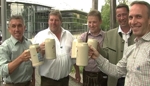 Die Bierprobe zum Jubiläumsvolksfest in Waldkraiburg