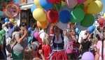 1000e Ballons, ein schlaues Krokodil, Kasperl und eine traurige Prinzessin am Familientag
