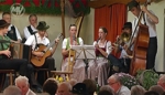 Kirchweih-Montag-Volksmusikabend des GTEV Edelweiß im Reichertsheimer Rampl-Saal - Die Jugend setzt die Tradition fort