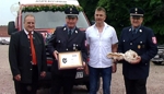 Feuerwehr Aspertsham weiht neues Feuerwehrfahrzeug - Eine Premiere für Bürgermeister Alfred Lantenhammer