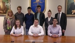 Das neu gewählte runderneuerte Jugendparlament in Waldkraiburg wählt seinen Vorstand