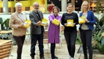 Zum 13. Mal: Lehrkräfte, Elternbeiräte und Kommunalpolitiker packen Bio-Brotboxen für ABC-Schützen