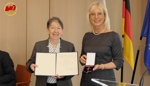 AWO Ortsvorsitzende Klara-Maria Seeberger mit dem Bundesverdienstkreuz am Bande geehrt