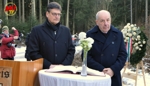 Ungarns Staatspräsident Dr. Tamás Sulyok besucht die Gedenkstätte "Massengrab" im Mühldorfer Hart
