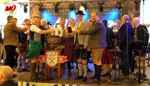 Ein schneller Blick auf den Auszug von Gemeinde und Vereinen zum Volksfest in Ampfing